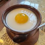 志峰飯店 - 真ん中はマンゴーソース