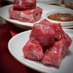 焼肉幸泉 - 赤身角切