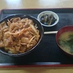 戸城 - 肉丼  650円  安定の味