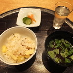 Sengakuji Monzem Monya - 食事栗御飯土鍋炊き　つくね芋　くわい、止椀香の物　赤出汁
      