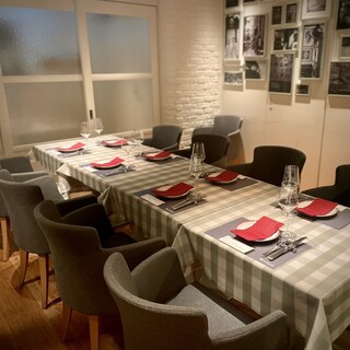 周りを気にせず、お食事を楽しめるプライベート個室空間