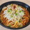 ラーメン骨々亭 - 辛いラーメン(税込1,100円)
トッピングは叉焼3枚&白菜&モヤシ&刻み葱&白胡麻&揚げ唐辛子チップ
10時間煮込んだ豚骨スープに辣油&香辛料等を加え、辛くとも旨みとコク、微かな酸味のある強い味わい