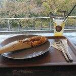 足羽山テラス - 足羽山ドック＆県産はちみつレモンスカッシュ