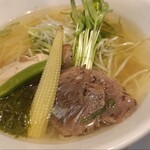 だしが命の塩らーめん ぎょぎょぎょ - 見た目の気使いもうちょっとあった方が