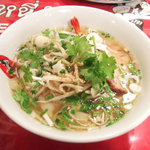 Tiinun Kinshicho Ten - クェッティオ・ナーム：あっさりタイ醤油ナムプラー味(750円)