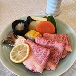 みわ屋 - 牛ひつまぶしコースの飛騨牛、野菜