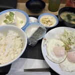 松屋 - 料理写真:ソーセージエッグW定食（ご飯並み盛り）
580円