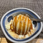 魚料理・もつ鍋  山咲き - 〆はバニラアイスにきな粉と黒蜜。