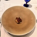 OZIO - 『伝助穴子のフリットとポルチーニ茸柑橘香るコンソメと共に』