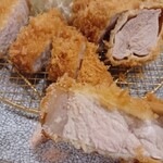 はせ川 - 岩塩でロースをパクリっ