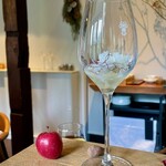 LAINE INAMURAGASAKI - 【シャンパンジュレとライチのグラニテ】ほんのりピリッとするシャンパンジュレと、爽やかなライチ香る冷たいグラニテに、気持ちがリフレッシュ。