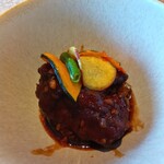 Crossroads Kitchen - スペアリブの黒酢煮込み