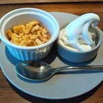 Crossroads Kitchen - アップルクランブル