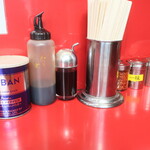 ラーメン二郎 - 卓上調味料