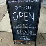 カレー キッチン オニオン - 入口のボード