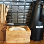 奈つやの中華そば - 卓上調味料はないですが、必要ありません。