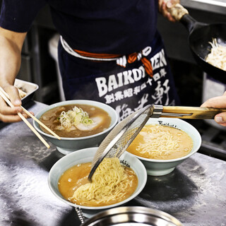 醤油ラーメンだけじゃないリピーターに人気の「塩」も「味噌」も