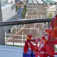 東京會舘 銀座スカイラウンジ - 左奥には東京駅の赤レンガ駅舎