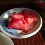そば処義平 - 赤カブの漬物！