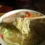 そば処義平 - 細めの麺です