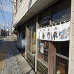 そば処義平 - 暖簾の方は3代目のご主人がモデルだそう
