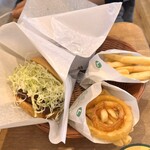 モスバーガー 東大宮店 - メンチカツチーズバーガー　オニポテ