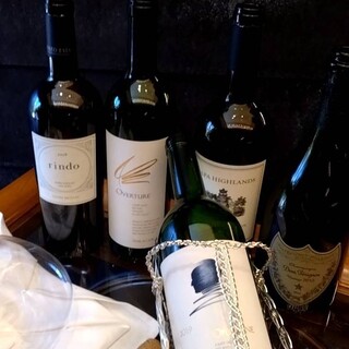 産地にこだわらず料理に合わせて厳選した充実のワイン◎