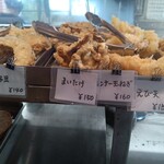 大島うどん - まいたけやウィンナー玉ねぎもある