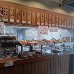 大島うどん - おにぎりや天ぷらも豊富だ