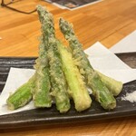 魚楽唐唐 - アスパラ天ぷら