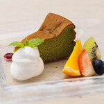 カフェクロスヤード - 狭山抹茶のチーズケーキマスカルポーネクリーム添え