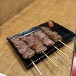 もつ焼 かど - 左から上たん2本、かしら、レバー串