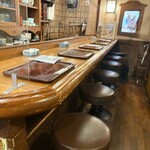 丸子亭 - 6人までのカウンターと、４人席です