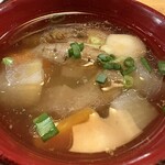 丸子亭 - けんちん汁はとても透き通ってて上品