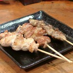 やきとり 正や - 肩ロース１本、尻かわ２本