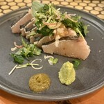 中野 青二才 - 炙ったサワラと薬味の香り。柚子コショウも美味しくて、日本酒の天青と合いました。