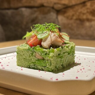 イノベーティブな鶏料理×落ち着いた空間。