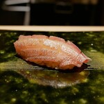 鮨 一永 - かすご鯛握り