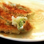 餃子の砂子 - 餃子_断面_齧り欠け((+_+))