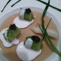 レ セゾン - 前菜。コンソメゼリーの上に、じゃがいものニョッキ風。
                鰹節が香るクリームソースかけ。