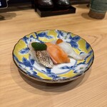 魚廣 くるふ店 - 左から若狭ぐじ、サーモン、ふぐ