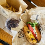 淡路島バーガー - 料理写真:「チェダーチーズバーガー」1,100円税込み♫、「フライドポテトセット」400円税込み♫