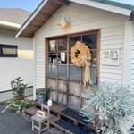 Bake & Deri 厨 - お店入口から可愛い❁.*･ﾟ