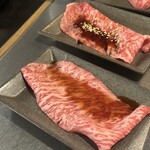 ひとりカルビ1965 - 黒毛和牛リブローズ焼きすきと黒毛和牛5秒炙りロース