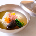 料理 いしみね - 料理写真:むかごと銀杏の真薯のお吸い物