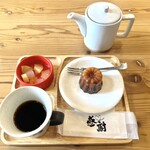 クリプトメリア - カヌレ、ホットコーヒー(ルワンダ)、ミニフルーツポンチ