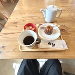 クリプトメリア - 料理写真:カヌレ、ホットコーヒー(ルワンダ)、ミニフルーツポンチ