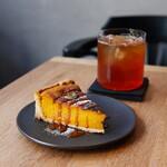 ORAND - かぼちゃのタルト キャラメルソース添え（800円） African Joy（700円）