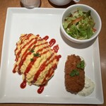 happy - ・オムライスとカニクリームコロッケ　1,150円
・大盛　　　　　　　　　　　　　　　　50円
