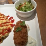 happy - カニクリームの下にはポテトサラダ